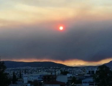 Στην Αθήνα κατέφτασε ο καπνός από την Εύβοια (φωτό)